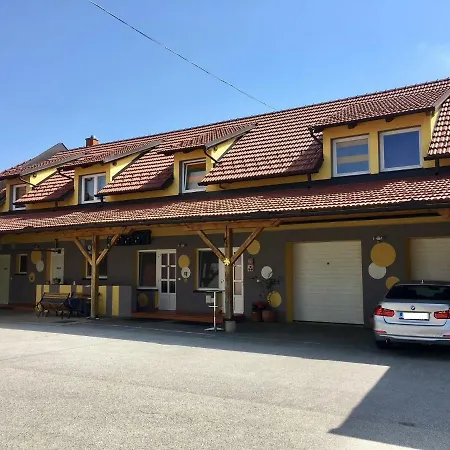 Vakantieboerderij Apartmaji Ozmec Cvetkovci *
