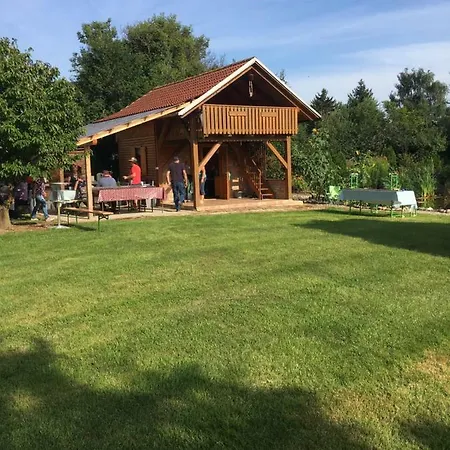 Farm stay Apartmaji Ozmec Cvetkovci Podgorci